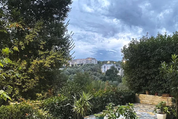 Shtepi me qera Apartament ne Tirane, 2+1, Mobilimi E mobiluar, Pagesa 800  Euro.