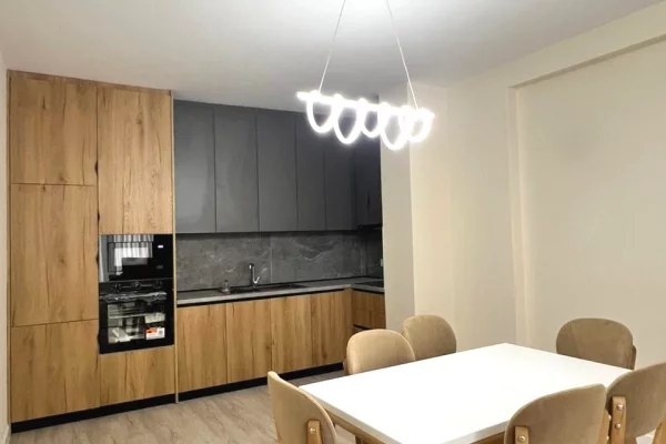 Jepet me Qera apartament 2+1+2+post parkimi tek Liqeni i Thate/120.000 Leke