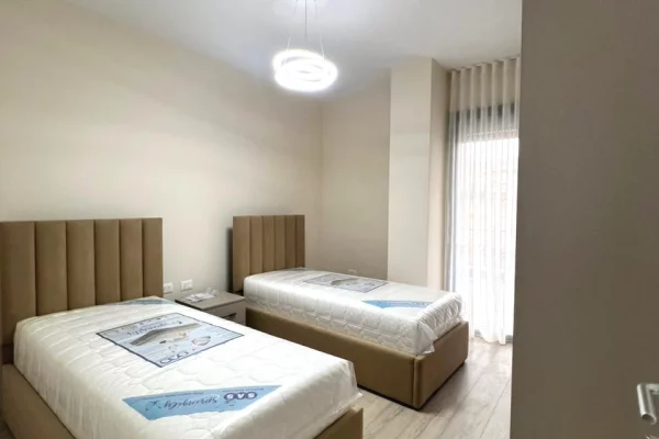 Shtepi me qera Apartament ne Tirane, 2+1, Mobilimi E mobiluar, Pagesa 120,000  Leke.