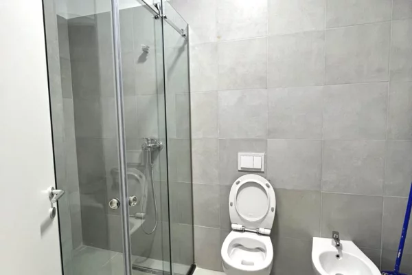 Shtepi me qera Apartament ne Tirane, 2+1, Mobilimi E mobiluar, Pagesa 120,000  Leke.