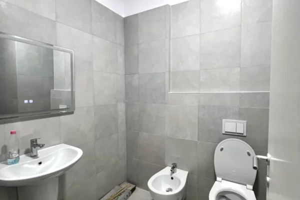 Shtepi me qera Apartament ne Tirane, 2+1, Mobilimi E mobiluar, Pagesa 120,000  Leke.