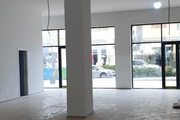 Ambient biznesi me qera 1+1 ne Tirane - 2,500,000 Leke