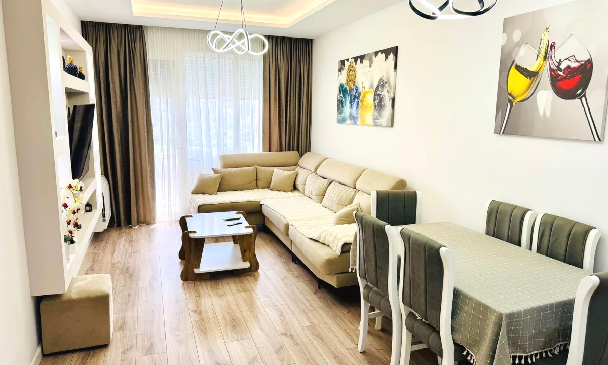 Appartamento in affitto a Tirana 2+1, Arredato