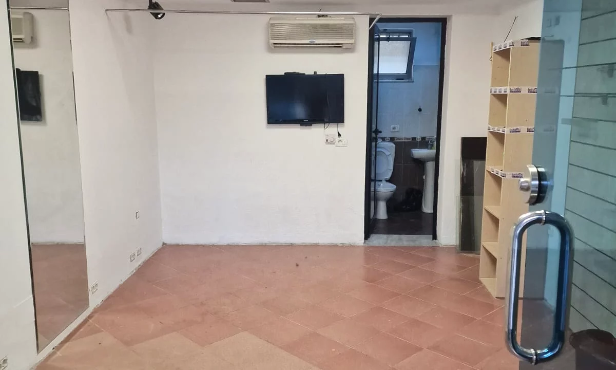 Jepet me qera Amabient biznesi tek Bulevardi Bajram Curri