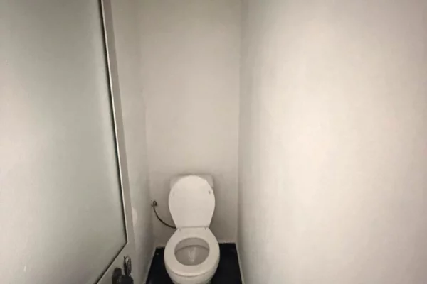 Ambient biznesi me qera 1+1 ne Tirane - 100,000 Leke