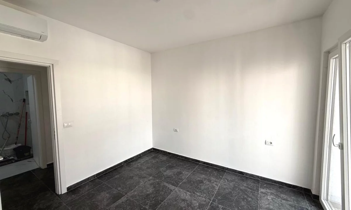 Jepet zyre me qera tek Zogu i Zi/850 euro