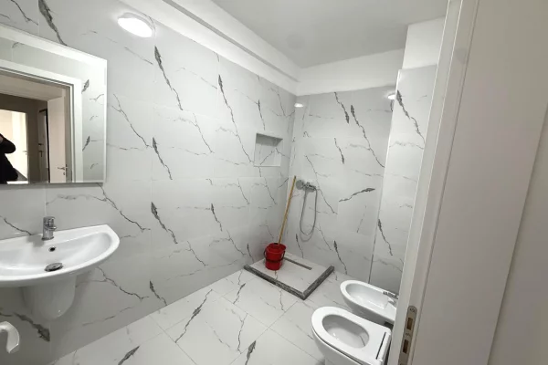 Ambient biznesi me qera 3+1 ne Tirane - 850 Euro