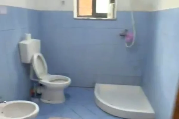 Shtepi ne shitje Shtepi Private ne Tirane, 3+1, Mobilimi E mobiluar, Pagesa 170,000  Euro.