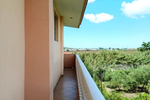 Shtepi ne shitje Vila Luksoze ne Fier, 5+1, Mobilimi E mobiluar, Pagesa 375,000  Euro.