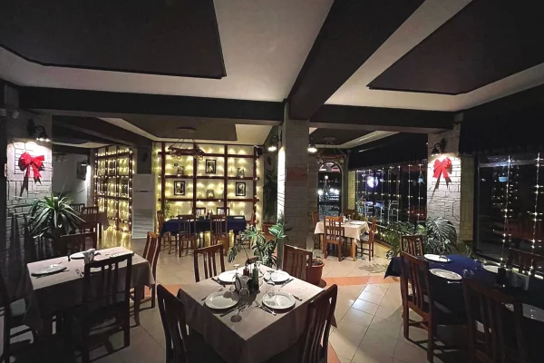 Jepet me qera Restorant ne Petrele/3000 euro