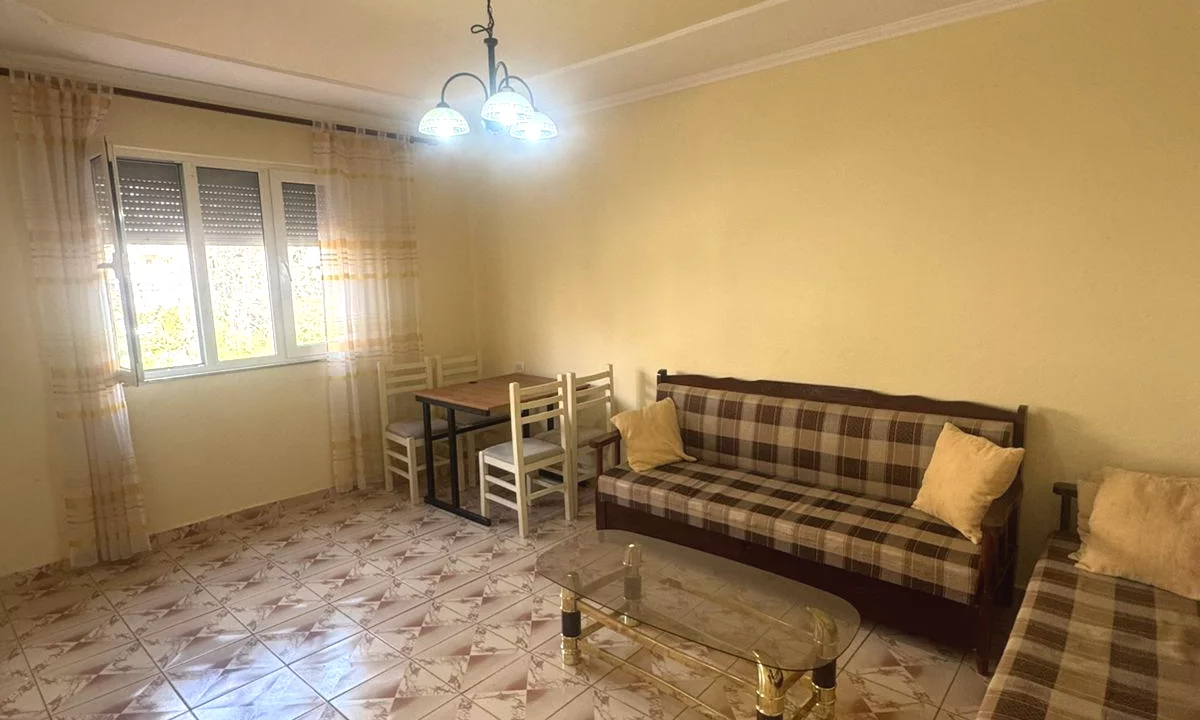 Shtepi ne shitje Apartament ne Tirane, 1+1, Mobilimi E mobiluar, Pagesa 105,000  Euro.