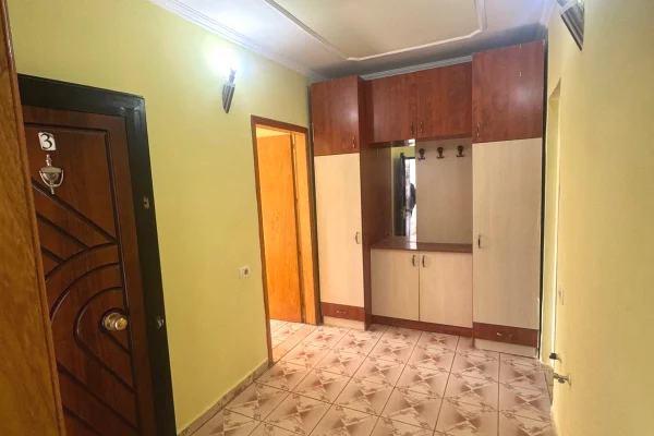 Shtepi ne shitje Apartament ne Tirane, 1+1, Mobilimi E mobiluar, Pagesa 105,000  Euro.