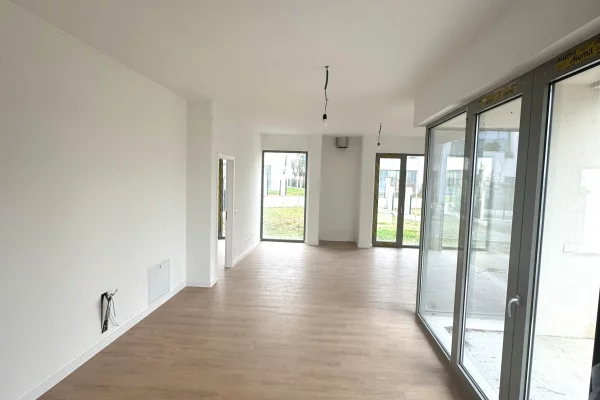 Shtepi me qera 4+1 ne Tirane - 2,000 Euro