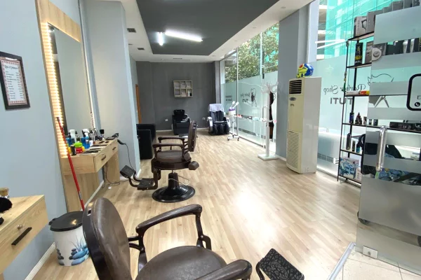 Ambient biznesi me qera 3+1 ne Tirane - 1,500 Euro