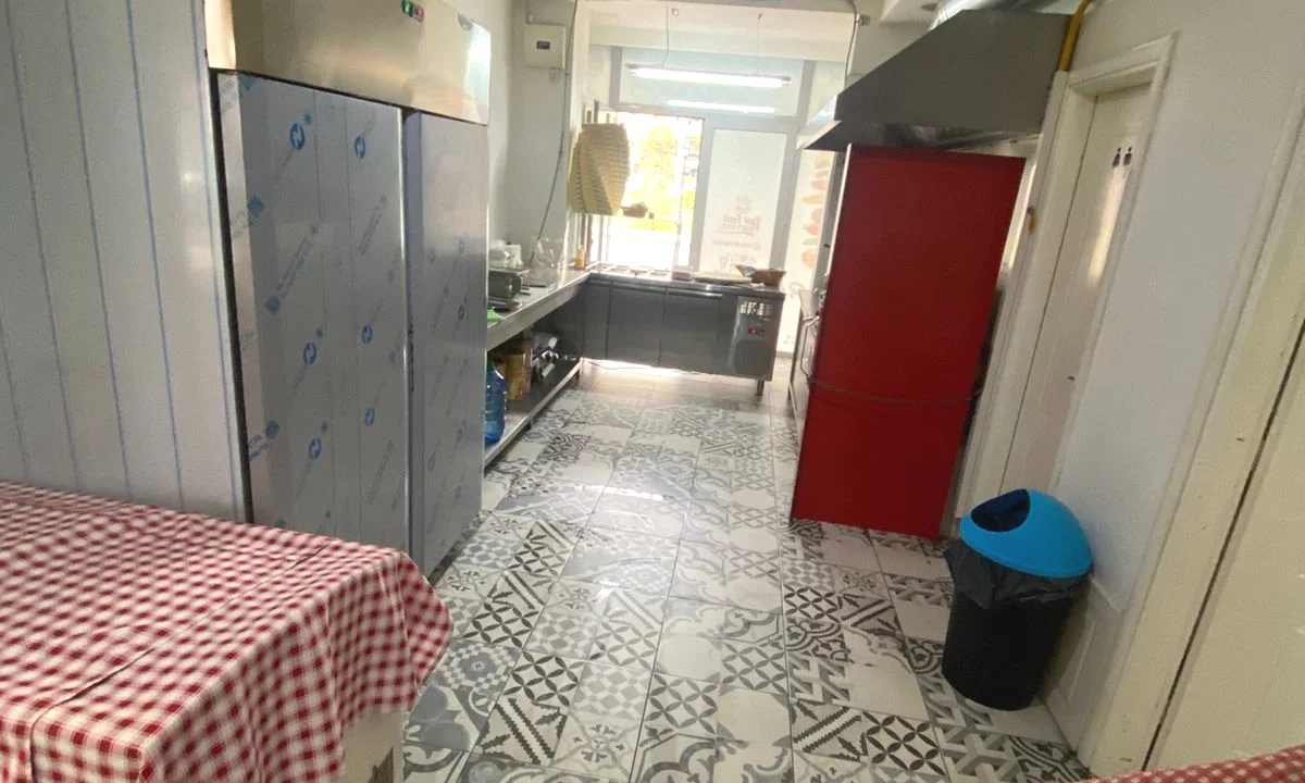 Shitet/Jepet me Qera  Ambient Biznesi  Bulevard Bajram Curri