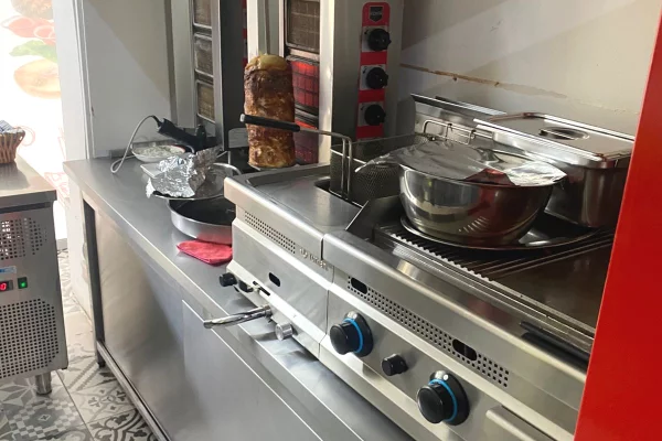 Ambient biznesi me qera 2+1 ne Tirane - 2,000 Euro