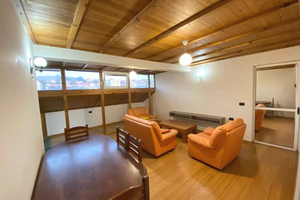 Shtepi me qera Apartament ne Tirane, 2+1, Mobilimi E mobiluar, Pagesa 400  Euro.