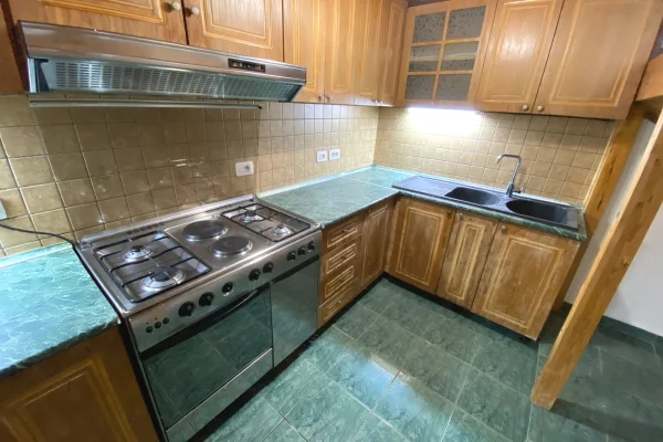 Shtepi me qera 2+1 ne Tirane - 400 Euro