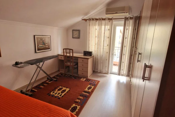 Shtepi me qera Apartament ne Tirane, 3+1, Mobilimi E mobiluar, Pagesa 85,000  Leke.