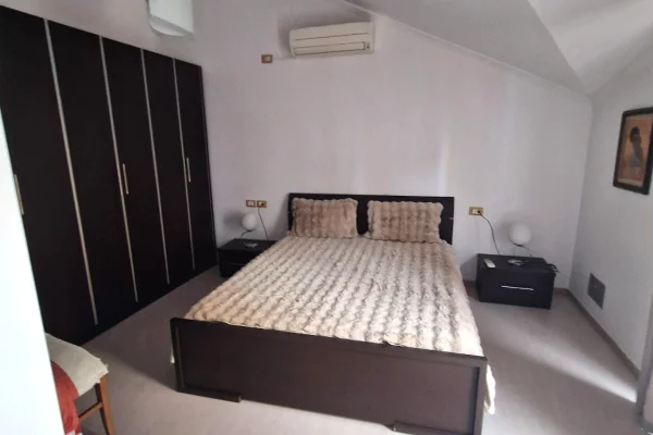 Shtepi me qera Apartament ne Tirane, 3+1, Mobilimi E mobiluar, Pagesa 85,000  Leke.