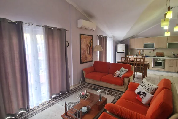Apartament 3+1 me qera ne Tirane zona Komuna e parisit