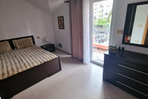Shtepi me qera Apartament ne Tirane, 3+1, Mobilimi E mobiluar, Pagesa 85,000  Leke.