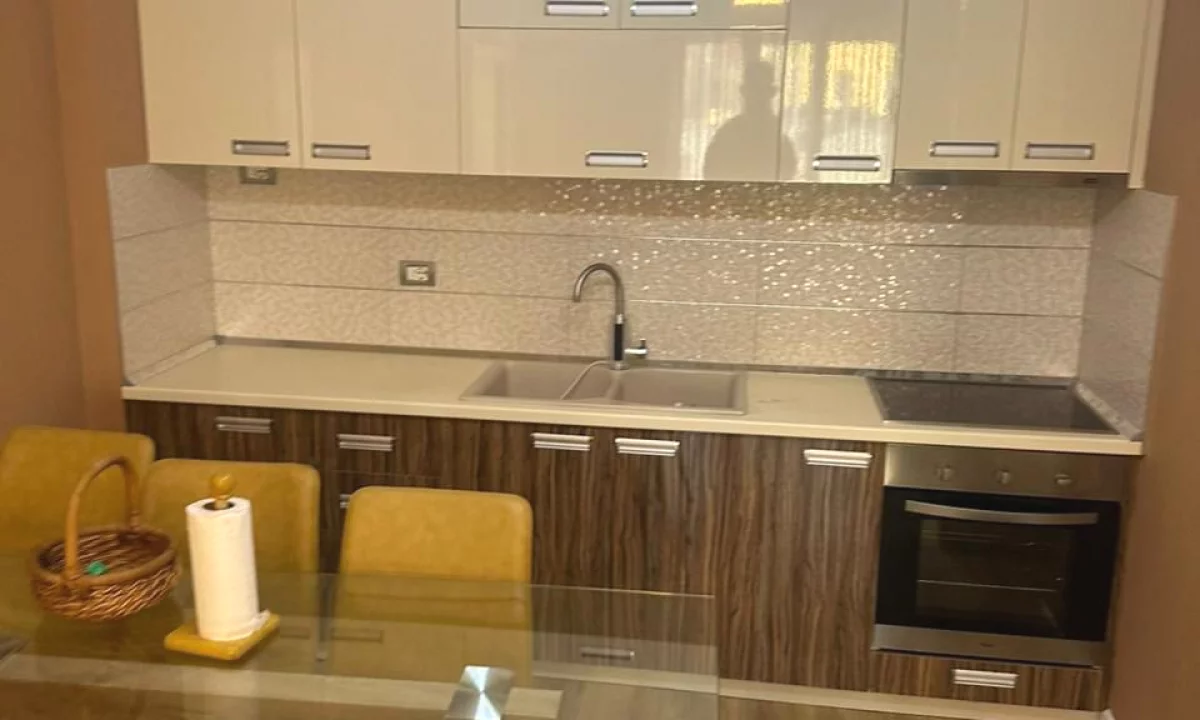 Shtepi me qera Apartament ne Tirane, 2+1, Mobilimi E mobiluar, Pagesa 700  Euro.