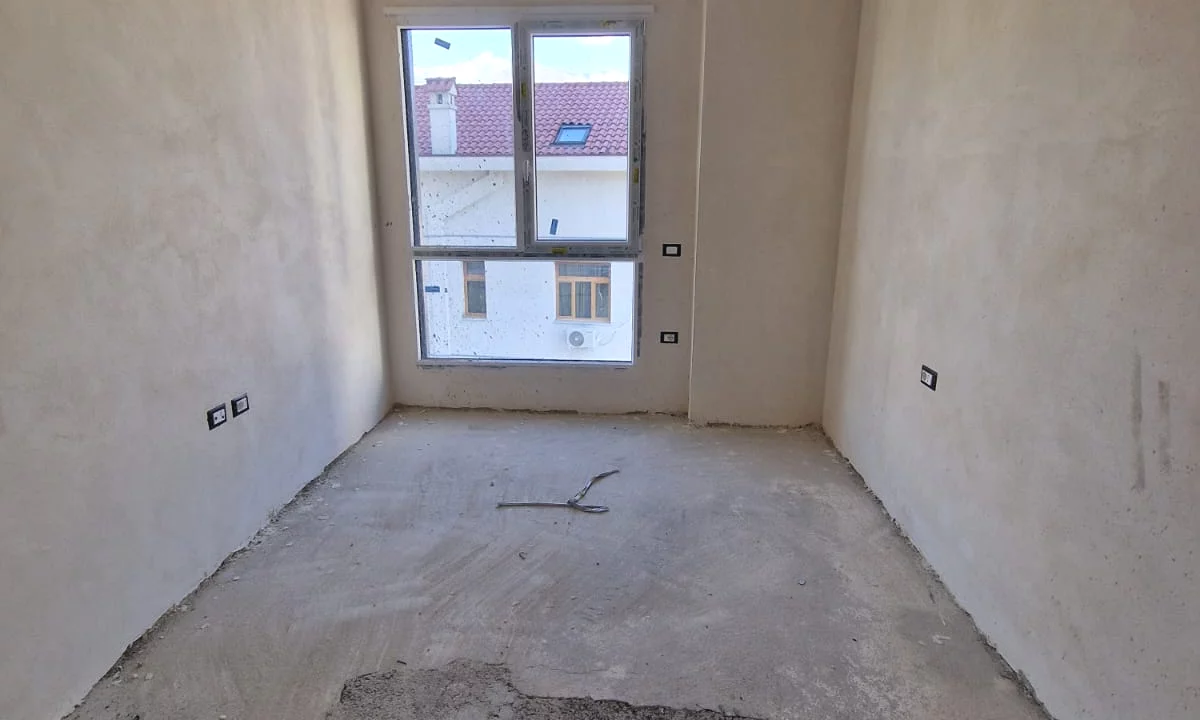 Shtepi ne shitje Apartament ne Tirane, 2+1, Mobilimi Bosh, pa mobiluar, Pagesa 261,300  Euro.