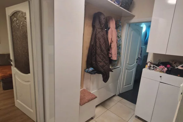 Shtepi ne shitje Apartament ne Tirane, 1+1, Mobilimi Pjeserisht e mobiluar, Pagesa 125,000  Euro.