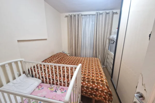 Shtepi ne shitje Apartament ne Tirane, 1+1, Mobilimi Pjeserisht e mobiluar, Pagesa 125,000  Euro.