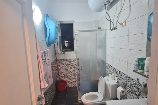 Shtepi ne shitje Apartament ne Tirane, 1+1, Mobilimi Pjeserisht e mobiluar, Pagesa 125,000  Euro.