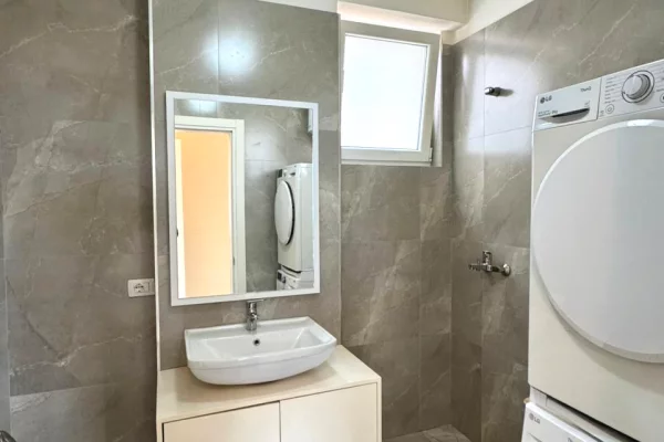 Shtepi ne shitje Apartament ne Tirane, 2+1, Mobilimi E mobiluar, Pagesa 278,000  Euro.