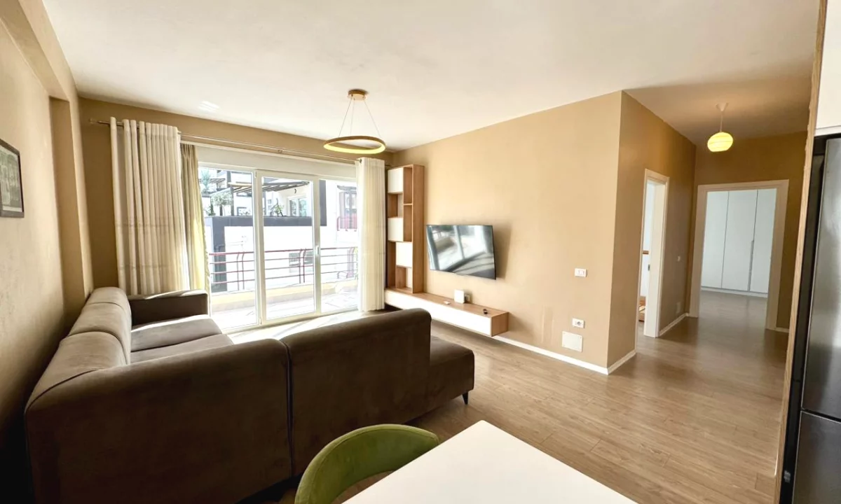 Shtepi ne shitje Apartament ne Tirane, 2+1, Mobilimi E mobiluar, Pagesa 278,000  Euro.