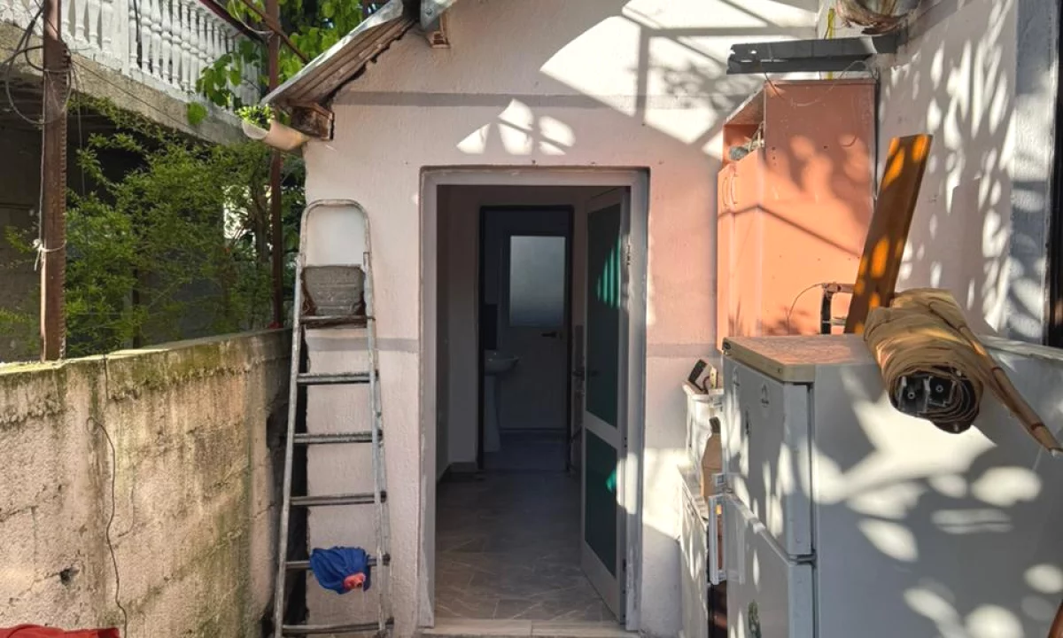 Shtepi me qera Apartament ne Tirane, Garsoniere, Mobilimi E mobiluar, Pagesa 20,000  Leke.