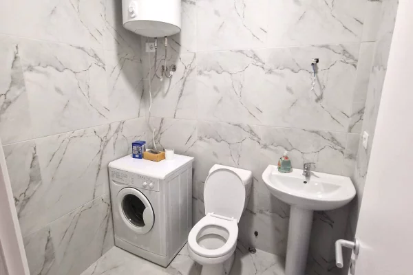 Shtepi me qera Apartament ne Tirane, 1+1, Mobilimi E mobiluar, Pagesa 55,000  Leke.