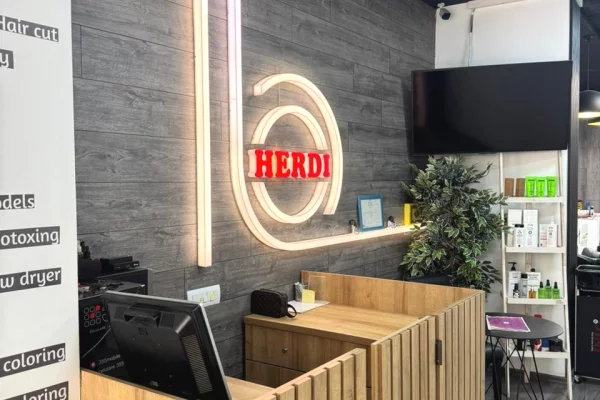 Ambient biznesi me qera 3+1 ne Tirane - 75,000 Leke