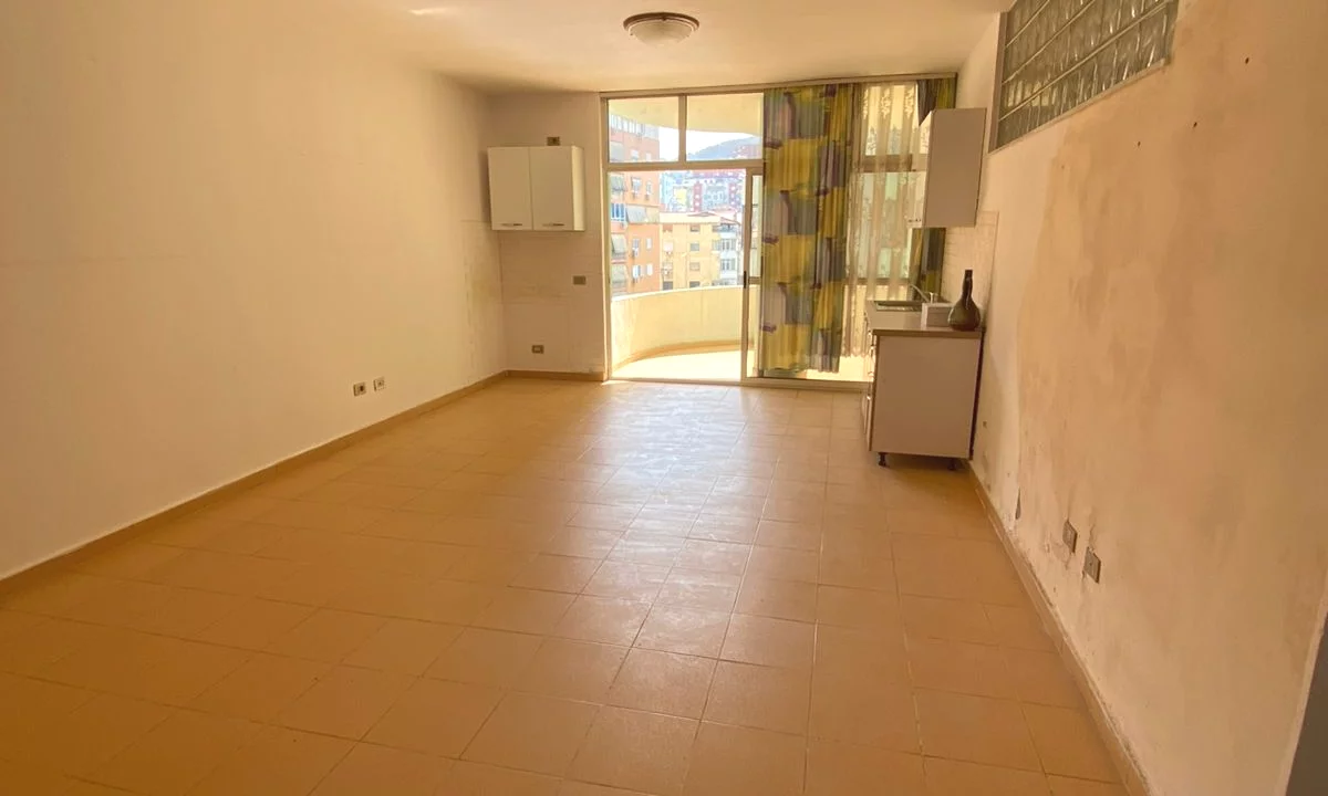 Shtepi ne shitje Apartament ne Tirane, 2+1, Mobilimi Pjeserisht e mobiluar, Pagesa 190,000  Euro.