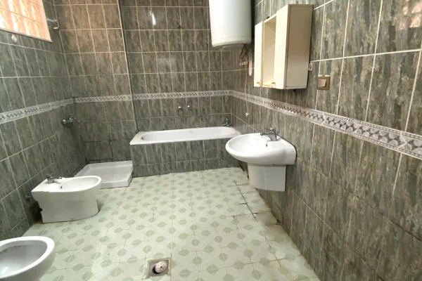 Shtepi ne shitje Apartament ne Tirane, 2+1, Mobilimi Pjeserisht e mobiluar, Pagesa 190,000  Euro.