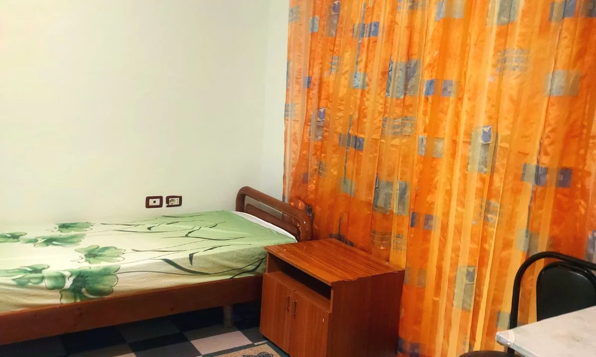 Shtepi me qera Apartament ne Tirane, Garsoniere, Mobilimi E mobiluar, Pagesa 28,000  Leke.