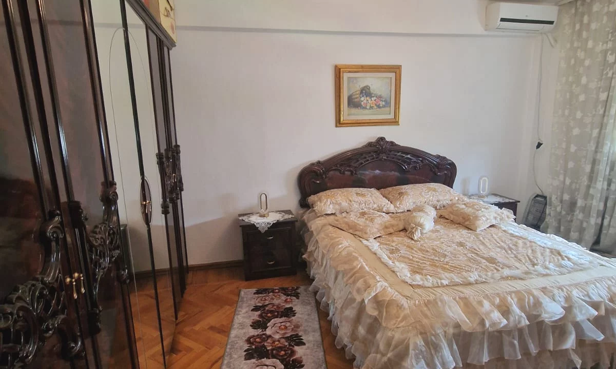 Shtepi me qera Apartament ne Tirane, 3+1, Mobilimi E mobiluar, Pagesa 1,100  Euro.