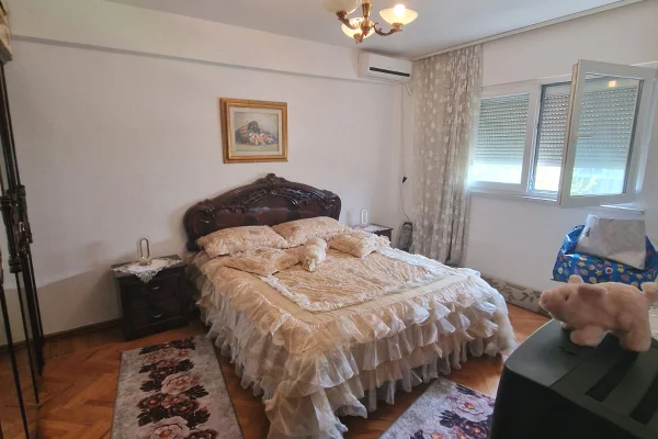 Shtepi me qera Apartament ne Tirane, 3+1, Mobilimi E mobiluar, Pagesa 1,100  Euro.