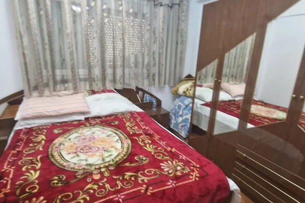 Shtepi me qera Apartament ne Tirane, 3+1, Mobilimi E mobiluar, Pagesa 1,100  Euro.