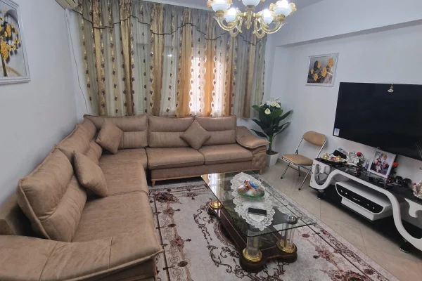 Shtepi me qera Apartament ne Tirane, 3+1, Mobilimi E mobiluar, Pagesa 1,100  Euro.