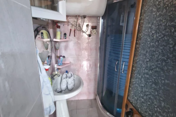 Shtepi me qera Apartament ne Tirane, 3+1, Mobilimi E mobiluar, Pagesa 1,100  Euro.