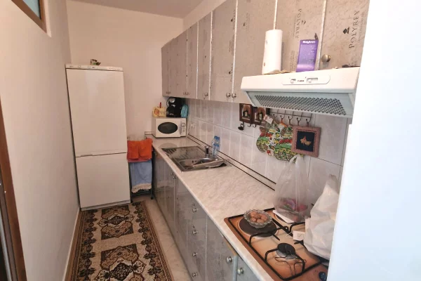Shtepi me qera Apartament ne Tirane, 3+1, Mobilimi E mobiluar, Pagesa 1,100  Euro.