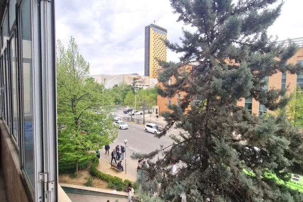 Shtepi me qera Apartament ne Tirane, 3+1, Mobilimi E mobiluar, Pagesa 1,100  Euro.