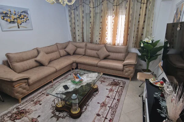 Shtepi me qera Apartament ne Tirane, 3+1, Mobilimi E mobiluar, Pagesa 1,100  Euro.