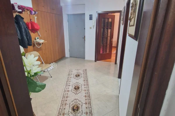 Shtepi me qera Apartament ne Tirane, 3+1, Mobilimi E mobiluar, Pagesa 1,100  Euro.