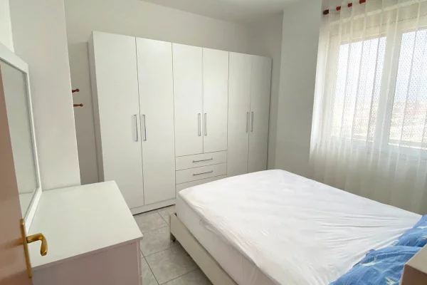Jepet me qera Apartament 1+1 tek Kthesa E Kamzes