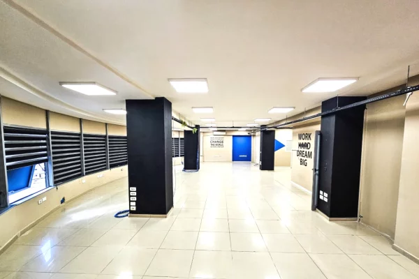 Jepet me qera ambient komercial te rruga e Dibres.